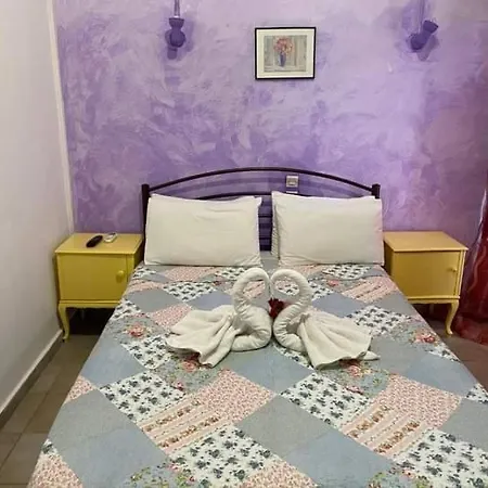 Pantheon Hotel *